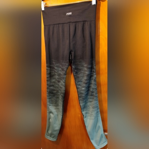 PINK Victoria’s Secret Ultimate   Size M - Picture 3 of 4